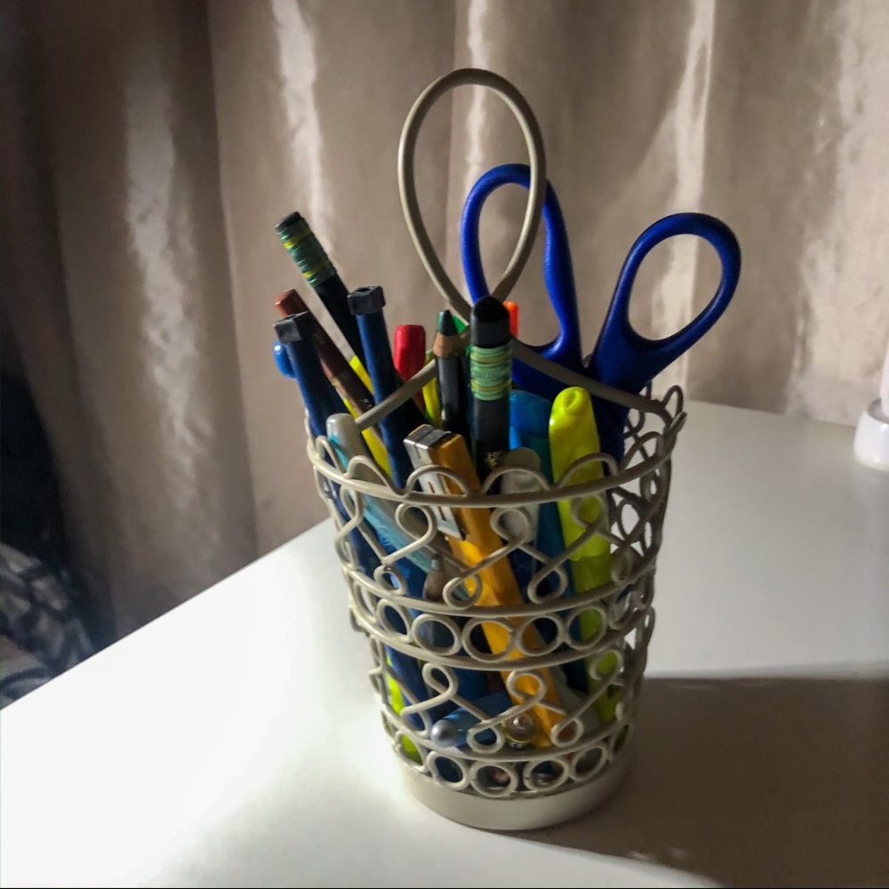 PB Teen Wire Pen Holder
